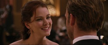 Movie still from “Poseidon” (2006), directed by Wolfgang Petersen – A man and a woman smiling at each other in a room; Close Up shot, Over the shoulder angle