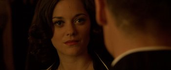 Movie still from “Public Enemies” (2009), directed by Michael Mann – A woman looking into a mirror while standing next to a man; Close Up shot, Over the shoulder angle