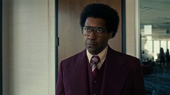 Movie still from “Roman J. Israel, Esq.” (2017), directed by Dan Gilroy – A man in a suit and tie standing in front of a door; Close Up shot, Over the shoulder angle