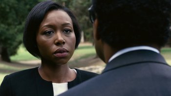 Movie still from “Roman J. Israel, Esq.” (2017), directed by Dan Gilroy – A woman and a man are talking to each other; Close Up shot, Over the shoulder angle