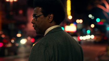 Movie still from “Roman J. Israel, Esq.” (2017), directed by Dan Gilroy – A man in a suit standing in the street; Close Up shot, Over the shoulder angle