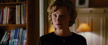 Movie still from “Rounders” (1998), directed by John Dahl – A person with short blonde hair; Close Up shot, Over the shoulder angle