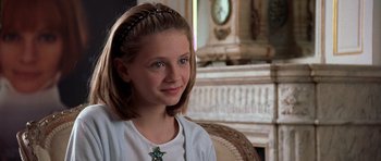 Movie still from “Notting Hill” (1999), directed by Roger Michell – A young girl wearing a white shirt and a star necklace; Close Up shot, Over the shoulder angle