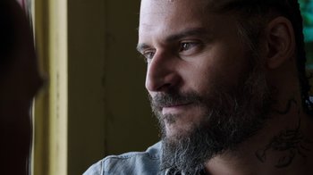 Movie still from “Sabotage” (2014), directed by David Ayer – A person with a beard; Close Up shot, Low angle