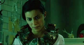 Movie still from “Saw III” (2006), directed by Darren Lynn Bousman – A person wearing a necklace; Close Up shot, Over the shoulder angle