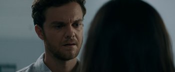 Movie still from “Scream” (2022), directed by Matt Bettinelli-Olpin – A person looking at a person; Close Up shot, Over the shoulder angle