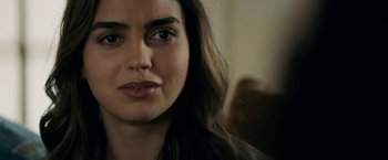 Movie still from “Scream” (2022), directed by Matt Bettinelli-Olpin – A young woman's face; Close Up shot, Over the shoulder angle