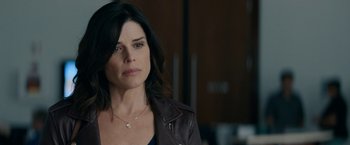 Movie still from “Scream” (2022), directed by Matt Bettinelli-Olpin – A person wearing a leather jacket; Close Up shot, Over the shoulder angle