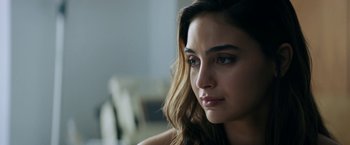 Movie still from “Scream” (2022), directed by Matt Bettinelli-Olpin – A person with long brown hair; Close Up shot, Over the shoulder angle