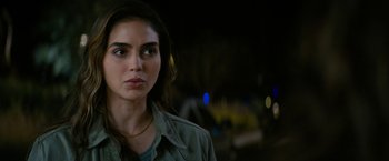 Movie still from “Scream” (2022), directed by Matt Bettinelli-Olpin – A person wearing a jacket; Close Up shot, Over the shoulder angle