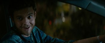 Movie still from “Scream” (2022), directed by Matt Bettinelli-Olpin – A person driving a car at night; Close Up shot, Over the shoulder angle