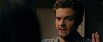 Movie still from “Scream” (2022), directed by Matt Bettinelli-Olpin – A person with curly hair looking at the camera; Close Up shot, Over the shoulder angle