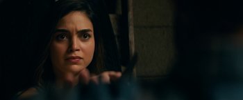 Movie still from “Scream” (2022), directed by Matt Bettinelli-Olpin – A person holding a knife; Close Up shot, Over the shoulder angle