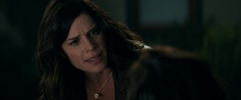 Movie still from “Scream” (2022), directed by Matt Bettinelli-Olpin – A person wearing a leather jacket; Close Up shot, Over the shoulder angle