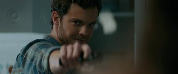 Movie still from “Scream” (2022), directed by Matt Bettinelli-Olpin – A person holding a remote control; Close Up shot, Over the shoulder angle