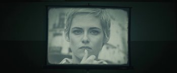 Movie still from “Seberg” (2019), directed by Benedict Andrews – A black and white photo of a woman with short hair; Extreme Close Up shot, Low angle