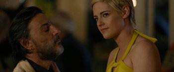 Movie still from “Seberg” (2019), directed by Benedict Andrews – A man and a woman talking to each other; Close Up shot, Over the shoulder angle