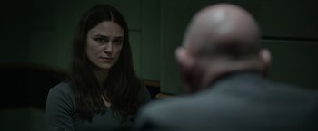 Movie still from “Official Secrets” (2019), directed by Gavin Hood – A woman sitting in front of a man in front of a mirror; Close Up shot, Over the shoulder angle