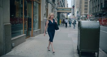 Movie still from “She Said” (2022), directed by Maria Schrader – A woman walking down the street holding a purse; Medium shot, Low angle