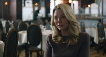 Movie still from “She Said” (2022), directed by Maria Schrader – A woman sitting at a table in a restaurant; Close Up shot, Over the shoulder angle