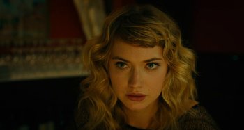 Movie still from “She's Funny That Way” (2014), directed by Peter Bogdanovich – A person with curly blonde hair; Close Up shot, Over the shoulder angle