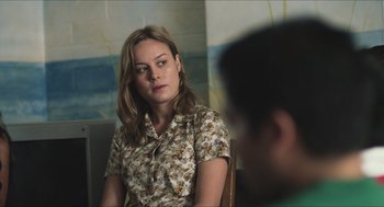 Movie still from “Short Term 12” (2013), directed by Destin Daniel Cretton – A woman sitting in front of a man in front of a wall; Close Up shot, Over the shoulder angle