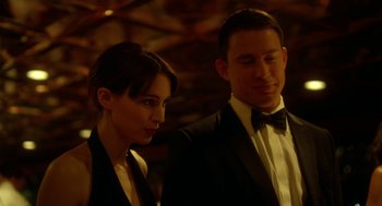 Movie still from “Side Effects” (2013), directed by Steven Soderbergh – A man and a woman in tuxedos standing next to each other; Close Up shot, Over the shoulder angle