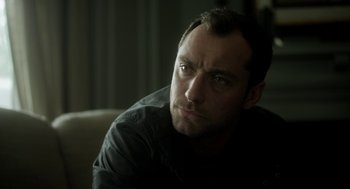 Movie still from “Side Effects” (2013), directed by Steven Soderbergh – A person sitting on a couch; Close Up shot, Over the shoulder angle