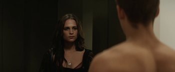 Movie still from “Son of a Gun” (2014), directed by Julius Avery – A woman looking into a mirror in front of a mirror; Close Up shot, Over the shoulder angle