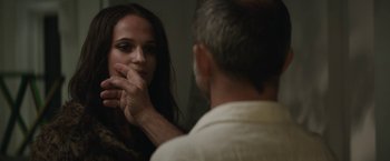 Movie still from “Son of a Gun” (2014), directed by Julius Avery – A woman looking at a man in a mirror; Close Up shot, Over the shoulder angle