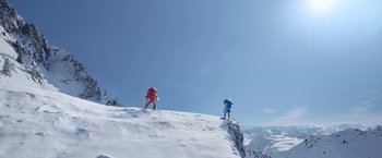 Movie still from “Sonic the Hedgehog 2” (2022), directed by Jeff Fowler – Two skiers on a snowy slope on a clear day; Extreme Wide shot, Low angle