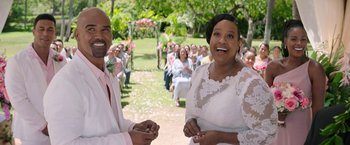 Movie still from “Sonic the Hedgehog 2” (2022), directed by Jeff Fowler – A man and a woman standing next to each other in front of a group of people; Medium shot, Over the shoulder angle