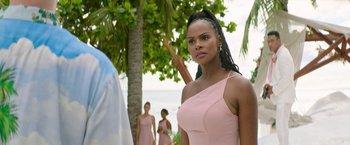 Movie still from “Sonic the Hedgehog 2” (2022), directed by Jeff Fowler – A woman in a pink dress standing in front of a tree; Close Up shot, Over the shoulder angle