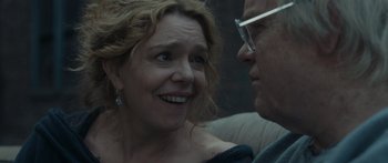 Movie still from “Synecdoche, New York” (2008), directed by Charlie Kaufman – A woman and a man sitting next to each other on a couch; Close Up shot, Over the shoulder angle
