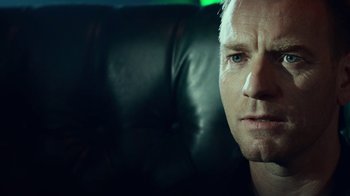 Movie still from “T2 Trainspotting” (2017), directed by Danny Boyle – A person sitting in a chair; Close Up shot, Over the shoulder angle