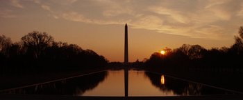 Movie still from “Thank You for Smoking” (2005), directed by Jason Reitman – The washington monument is reflected in a pool of water at sunset; Extreme Wide shot, Low angle