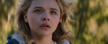 Movie still from “The 5th Wave” (2016), directed by J Blakeson – A person with long blonde hair; Close Up shot, Low angle