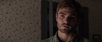 Movie still from “The 5th Wave” (2016), directed by J Blakeson – A person wearing a green shirt; Close Up shot, Over the shoulder angle