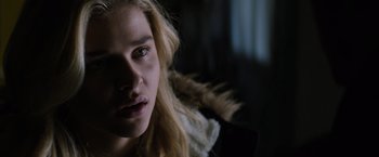 Movie still from “The 5th Wave” (2016), directed by J Blakeson – A person with long blonde hair; Close Up shot, Over the shoulder angle
