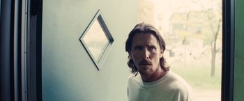 Movie still from “Out of the Furnace” (2013), directed by Scott Cooper – A person with long hair; Close Up shot, Over the shoulder angle