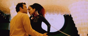 Movie still from “The Cell” (2000), directed by Tarsem Singh – A man and a woman are standing next to each other; Medium shot, High angle