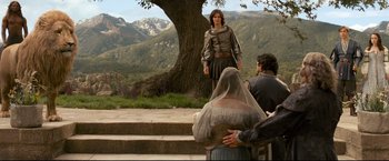 Movie still from “The Chronicles of Narnia: Prince Caspian” (2008), directed by Andrew Adamson – A man and a woman are standing in front of a tree; Wide shot, Over the shoulder angle