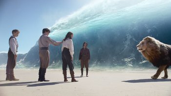Movie still from “The Chronicles of Narnia: The Voyage of the Dawn Treader” (2010), directed by Michael Apted – A group of people standing on top of a sandy beach; Extreme Wide shot, Low angle