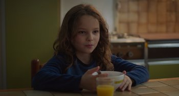 Movie still from “Petite Maman” (2021), directed by Céline Sciamma – Close Up shot, Over the shoulder angle