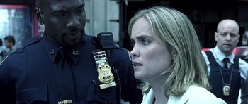 Movie still from “Phone Booth” (2002), directed by Joel Schumacher – A police officer and a woman looking at each other; Close Up shot, Over the shoulder angle