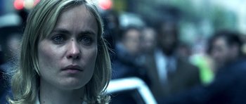Movie still from “Phone Booth” (2002), directed by Joel Schumacher – A woman's face in a crowd; Close Up shot, Over the shoulder angle
