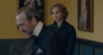 Movie still from “The Danish Girl” (2015), directed by Tom Hooper – A man and a woman standing next to each other in a room; Close Up shot, Over the shoulder angle