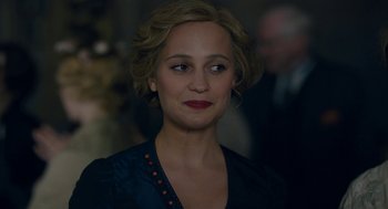 Movie still from “The Danish Girl” (2015), directed by Tom Hooper – A person wearing a dress; Close Up shot, Over the shoulder angle