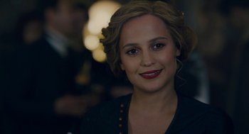 Movie still from “The Danish Girl” (2015), directed by Tom Hooper – A person wearing a black jacket; Close Up shot, Over the shoulder angle