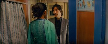Movie still from “The Darjeeling Limited” (2007), directed by Wes Anderson – A man and a woman looking at each other in a mirror; Medium shot, Over the shoulder angle